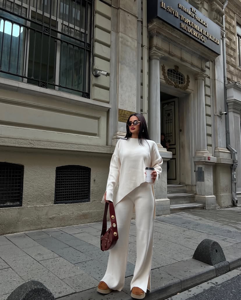 Casual Luxe Knitwear In OFF white