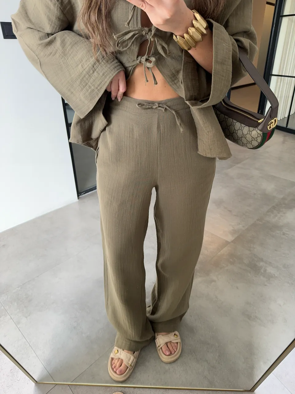 Tied set in olive