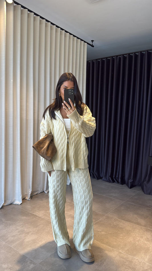 Cable Knit Set in Butter Yellow