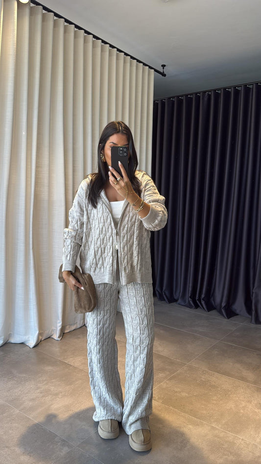 Cable Knit Set in Light sandy beige