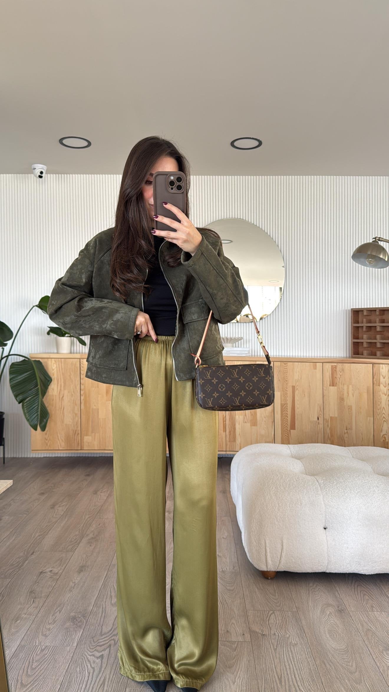 Satin pants in Olive