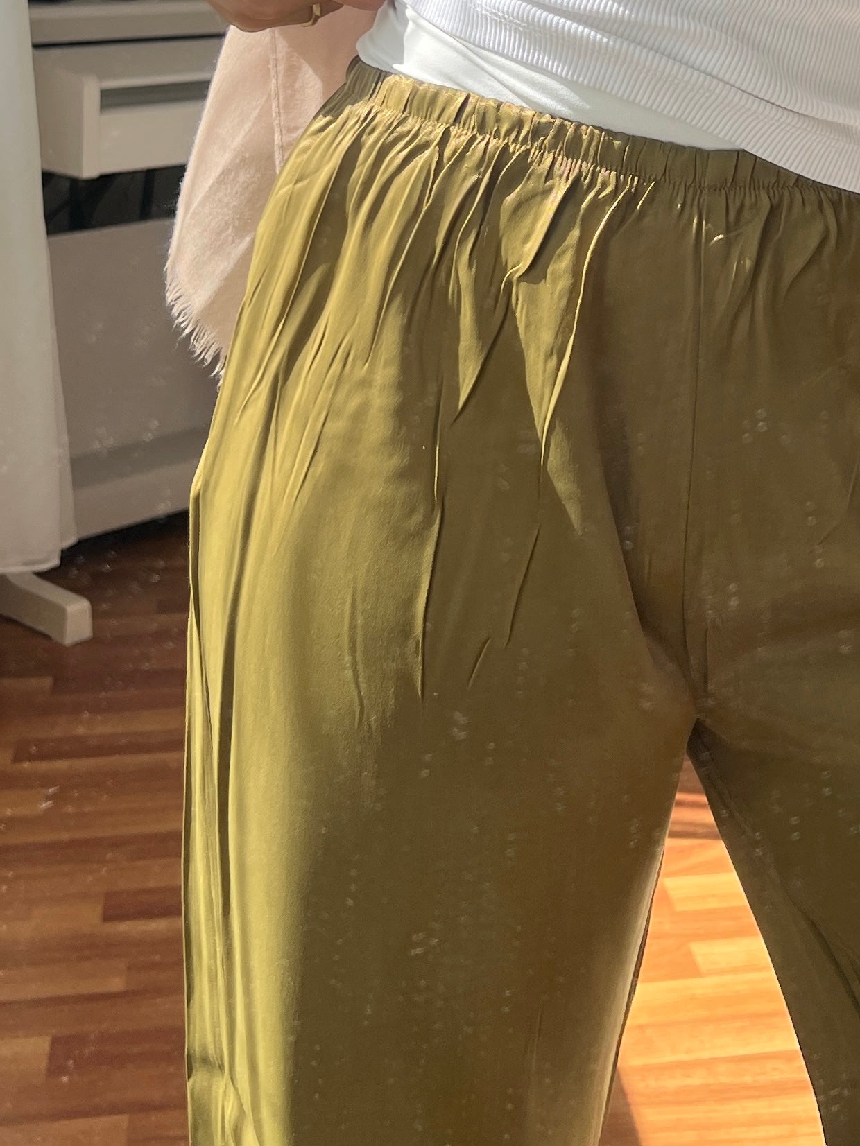 Satin pants in Olive