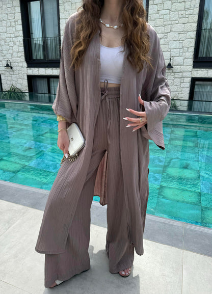 Kimono set in cafe