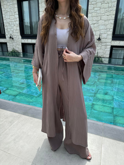 Kimono set in cafe