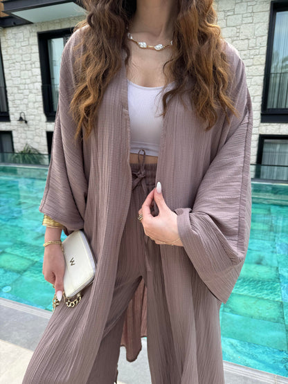 Kimono set in cafe
