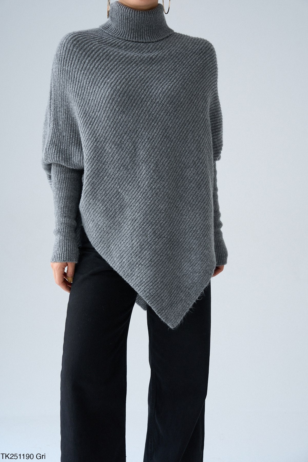 Ribbed Turtleneck Pullover in Grey