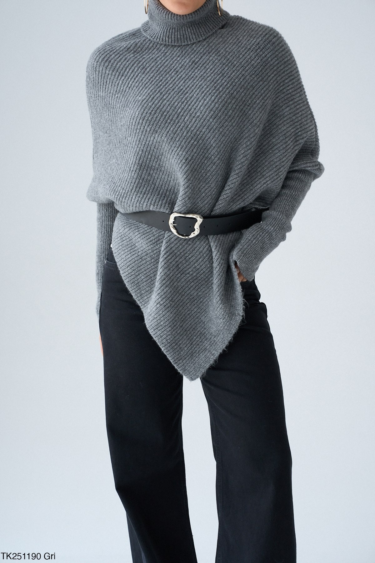 Ribbed Turtleneck Pullover in Grey
