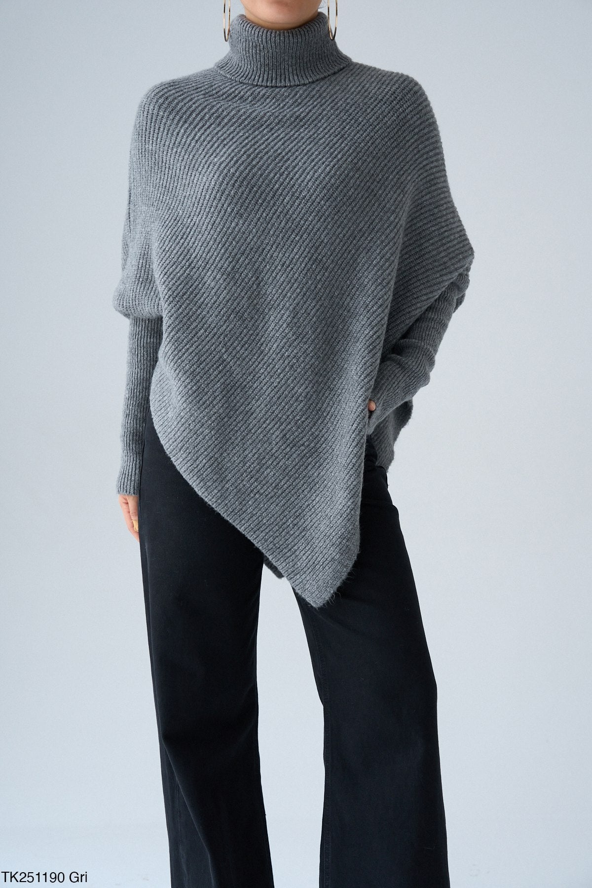 Ribbed Turtleneck Pullover in Grey